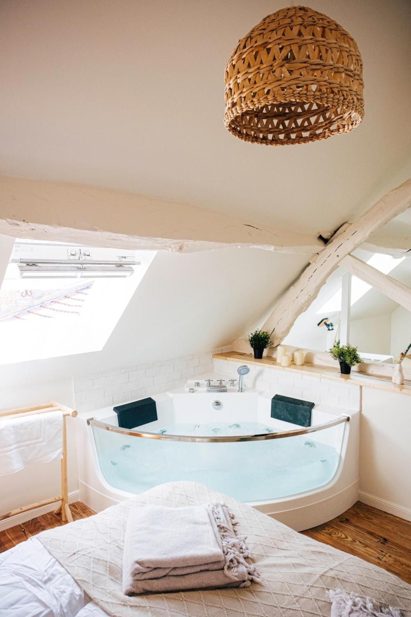 Loveroom Du Perche : Maison Avec Balneo Ferienhaus *